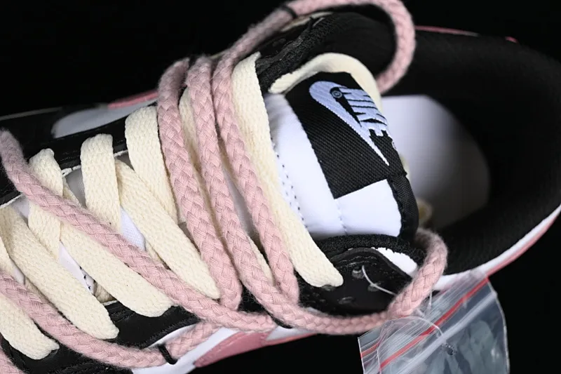 All Categories Nk SB Dunk Series Nk SB Dunk Low Low-top sneakers Nk Dunk Low Black Rose Thoughts Cloth patch Rope shoelaces Girls Sweet cool style SB strap low-top casual sneakers CW1590-100